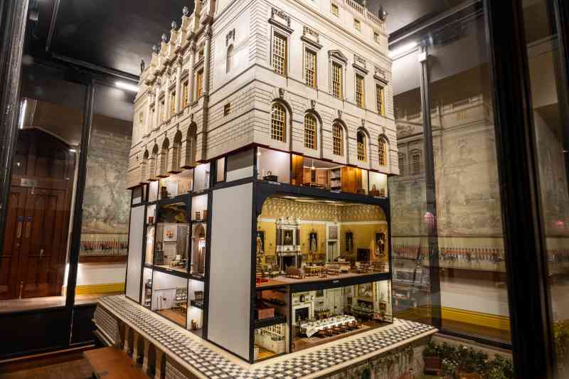 Exhibición de la casa de muñecas de la Reina Mary en Windsor