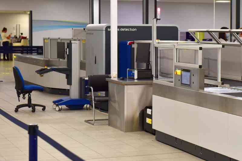 Una unidad de escaneo HI-SCAN de Smiths Detection en el aeropuerto de Londres Southend